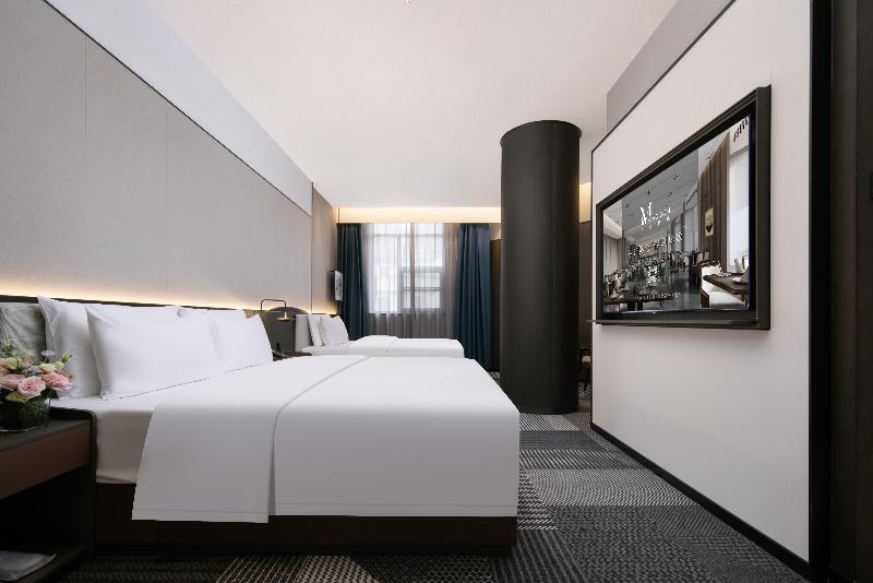 Madison Hotel Wuhan Jianghan Road Pedestrian st image