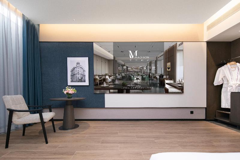 Madison Hotel Wuhan Jianghan Road Pedestrian st image