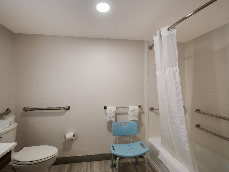 Comfort Inn Falls Church - Tysons Corner image
