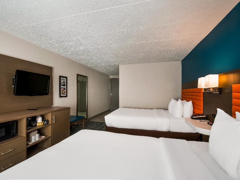 Comfort Inn Falls Church - Tysons Corner image