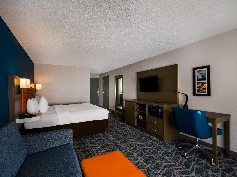Comfort Inn Falls Church - Tysons Corner image