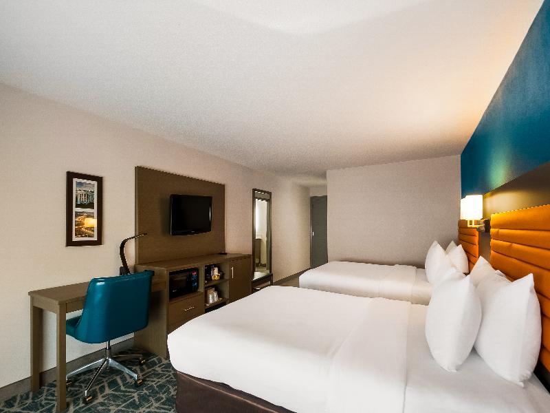 Comfort Inn Falls Church - Tysons Corner image
