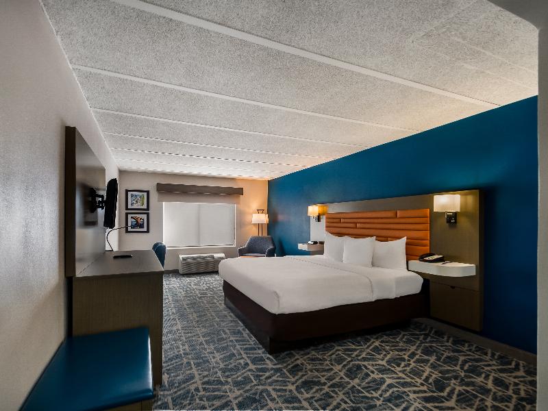 Comfort Inn Falls Church - Tysons Corner image