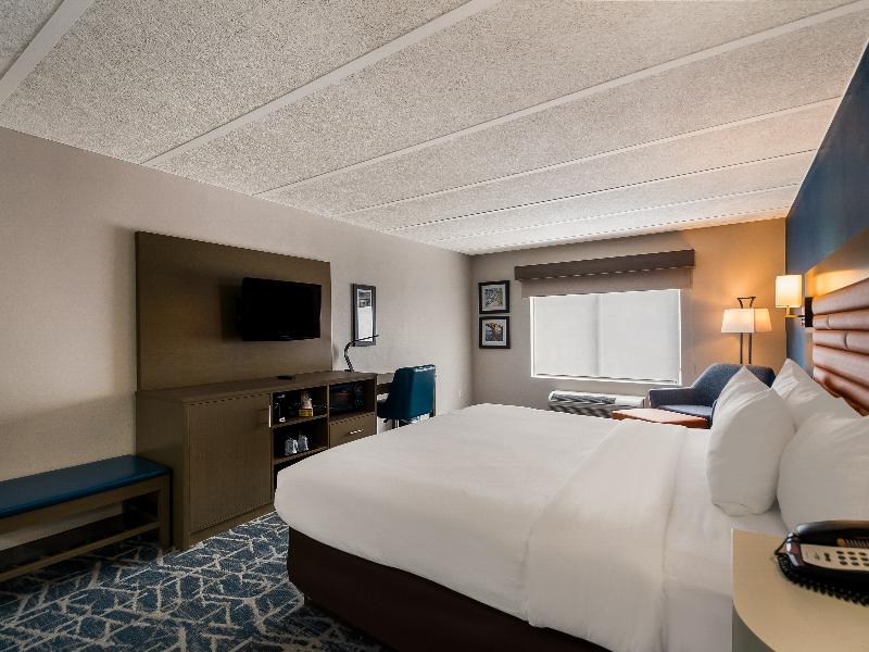 Comfort Inn Falls Church - Tysons Corner image