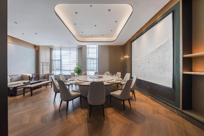 Grand Madison Hotel Xiangyang Hexin Outlets image