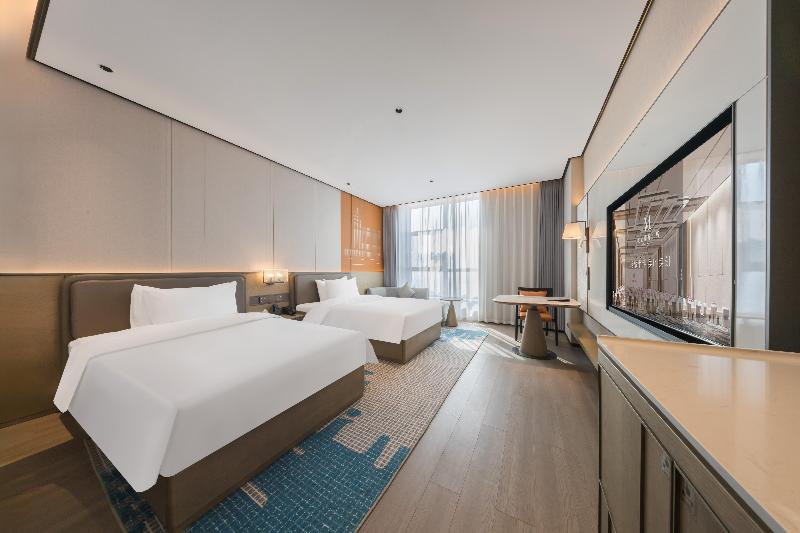 Grand Madison Hotel Xiangyang Hexin Outlets image