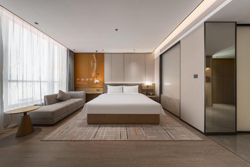 Grand Madison Hotel Xiangyang Hexin Outlets image