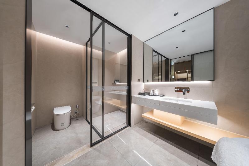 Grand Madison Hotel Xiangyang Hexin Outlets image
