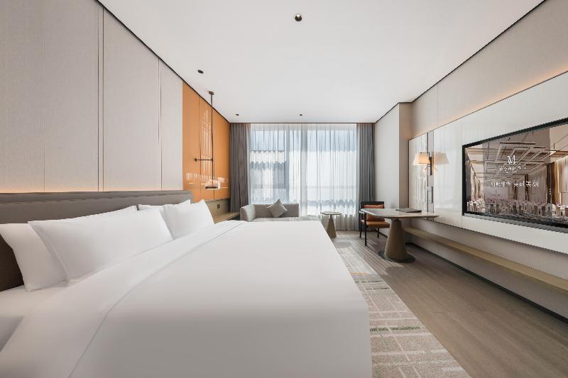 Grand Madison Hotel Xiangyang Hexin Outlets image