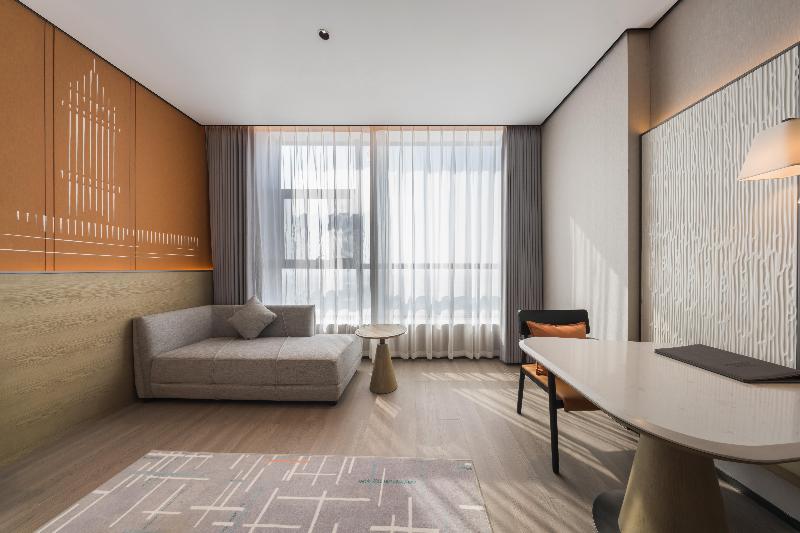 Grand Madison Hotel Xiangyang Hexin Outlets image