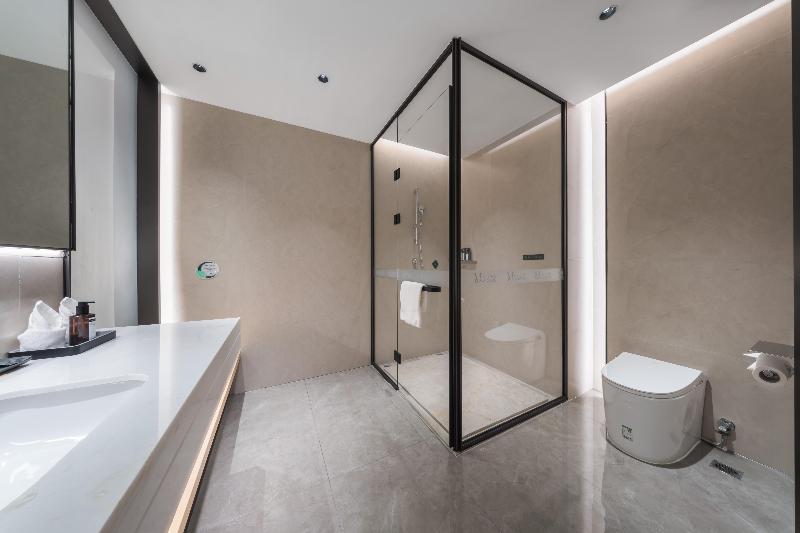 Grand Madison Hotel Xiangyang Hexin Outlets image