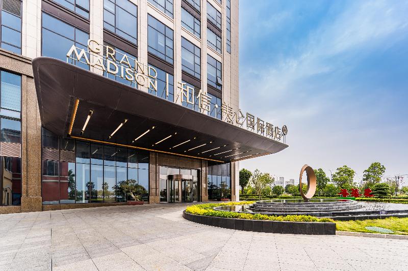 Grand Madison Hotel Xiangyang Hexin Outlets image