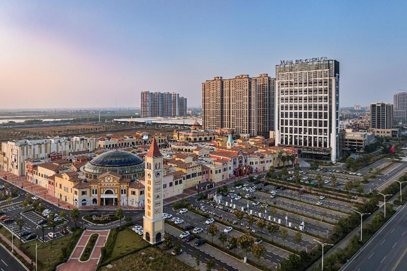 Grand Madison Hotel Xiangyang Hexin Outlets image