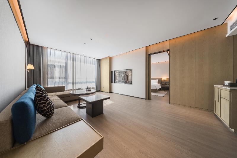 Grand Madison Hotel Xiangyang Hexin Outlets image