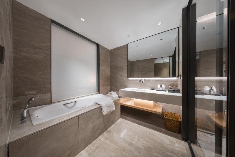 Grand Madison Hotel Xiangyang Hexin Outlets image
