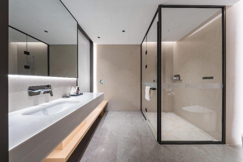 Grand Madison Hotel Xiangyang Hexin Outlets image
