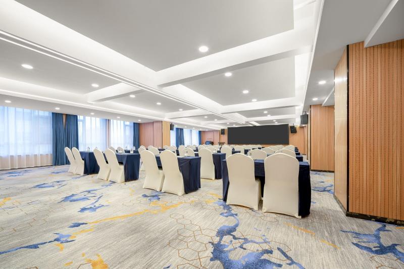 Madison Hotel Xining Hailu New District image