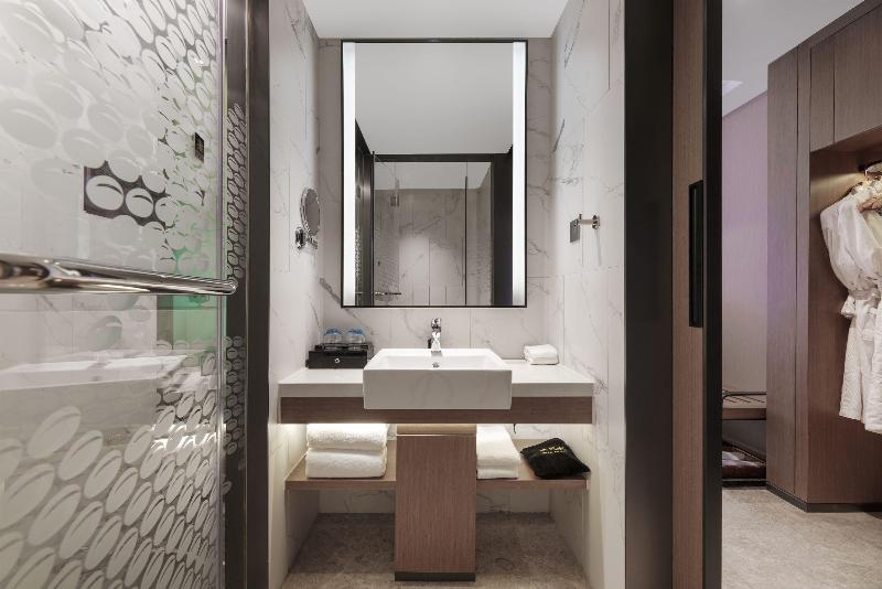 Madison Hotel Xining Hailu New District image
