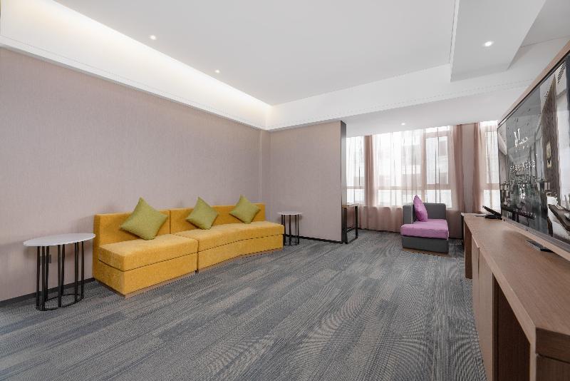 Madison Hotel Xining Hailu New District image