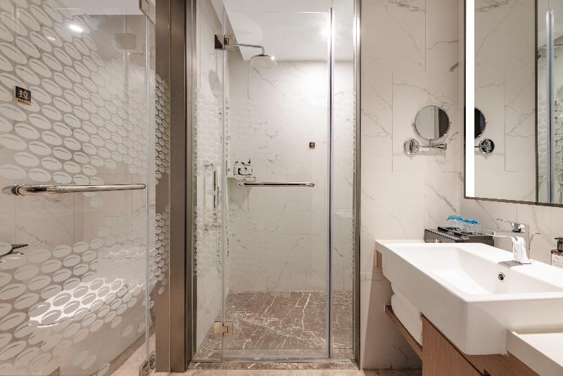 Madison Hotel Xining Hailu New District image