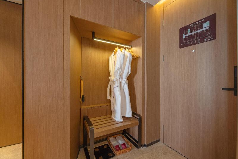 Madison Hotel Xining Hailu New District image