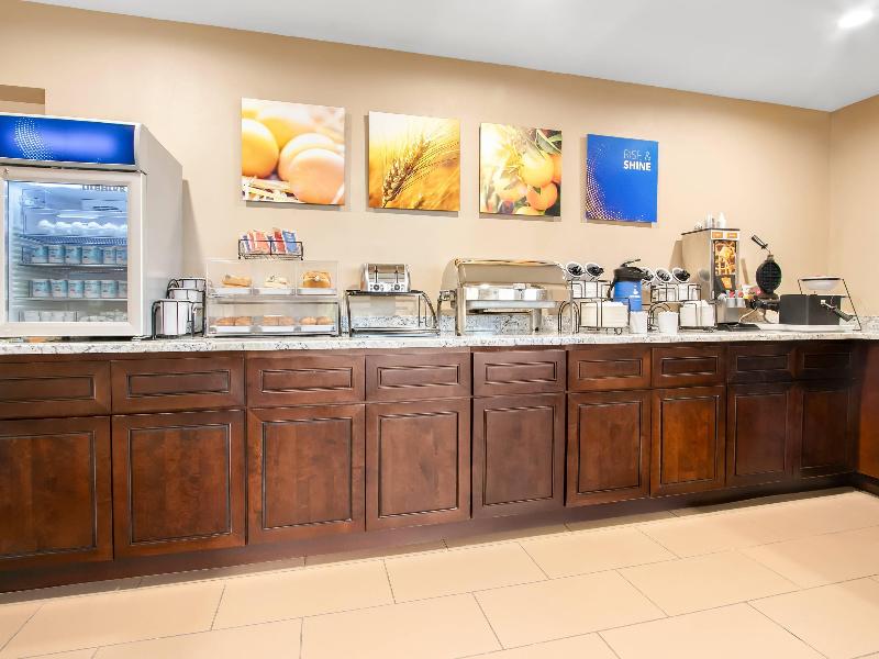 Comfort Inn Detroit Downtown image