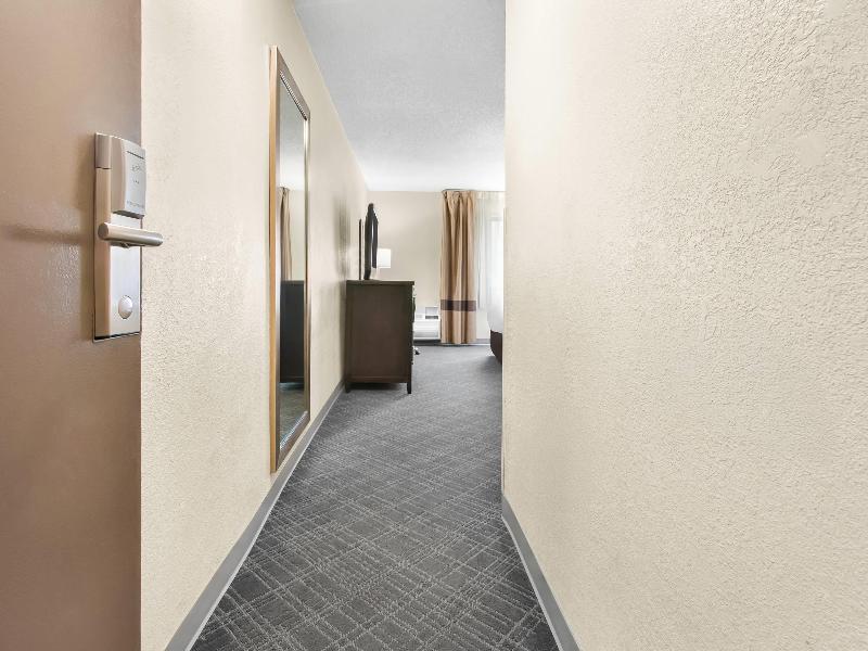 Comfort Inn Detroit Downtown image