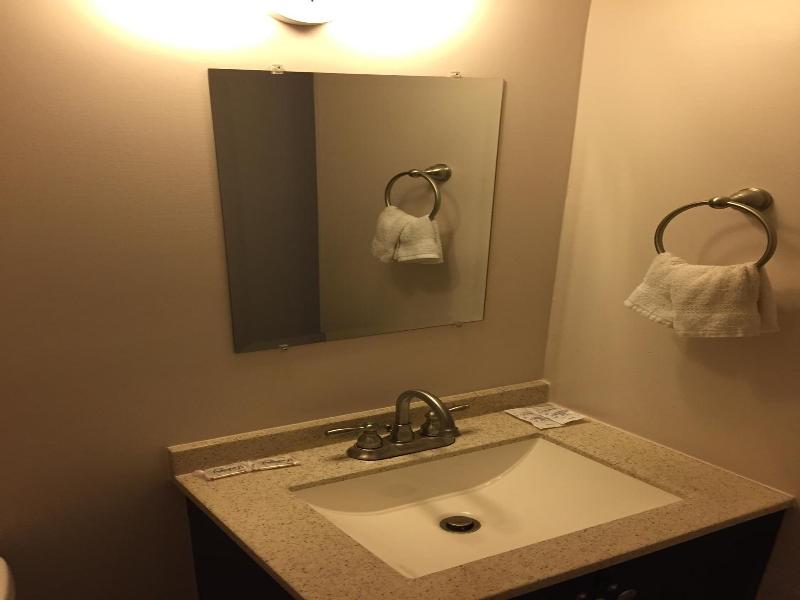 Admiral S Quay Motel Suites image