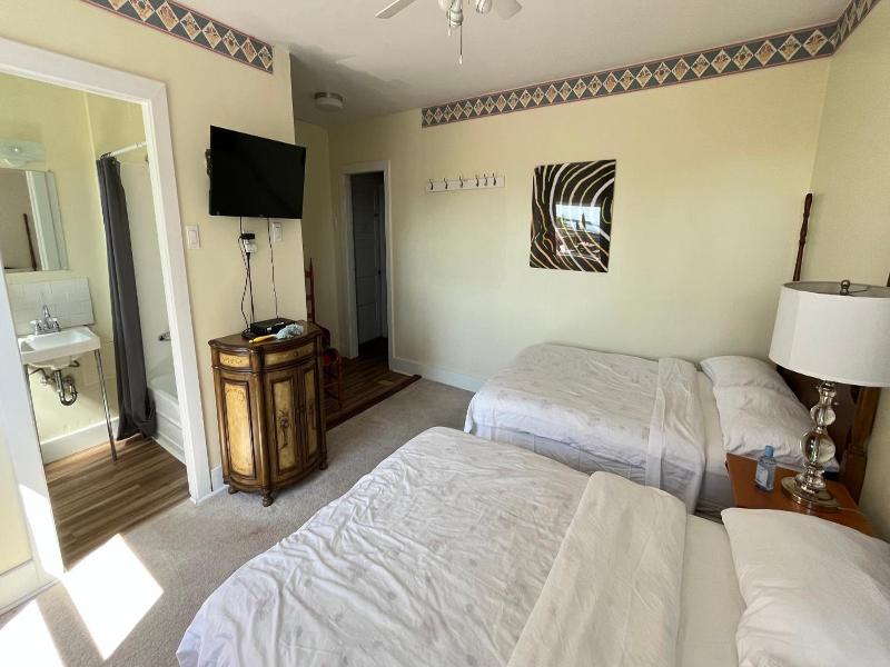 Admiral S Quay Motel Suites image