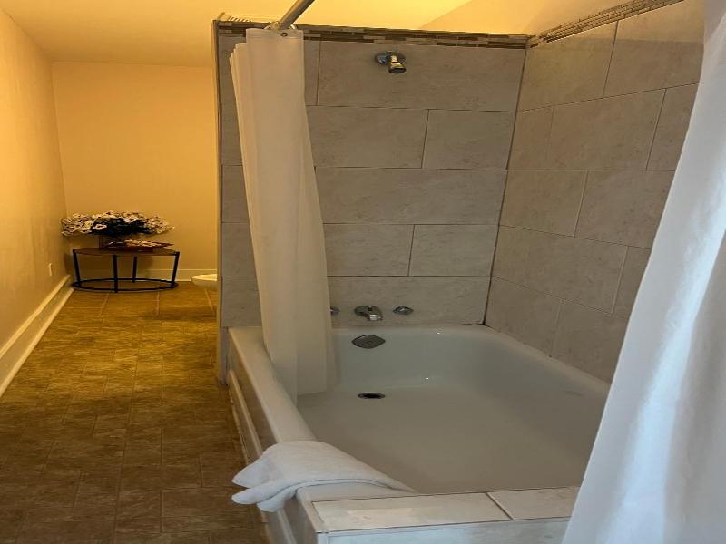 Admiral S Quay Motel Suites image