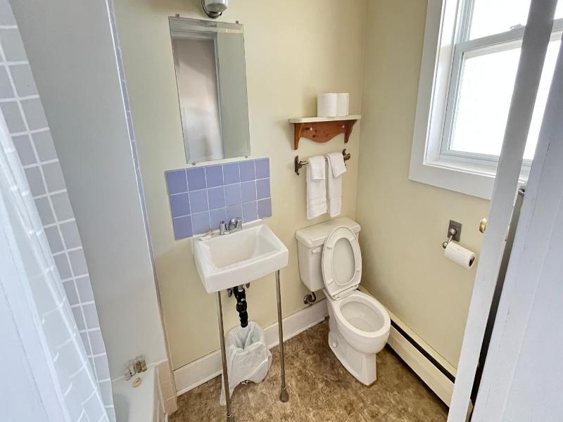 Admiral S Quay Motel Suites image
