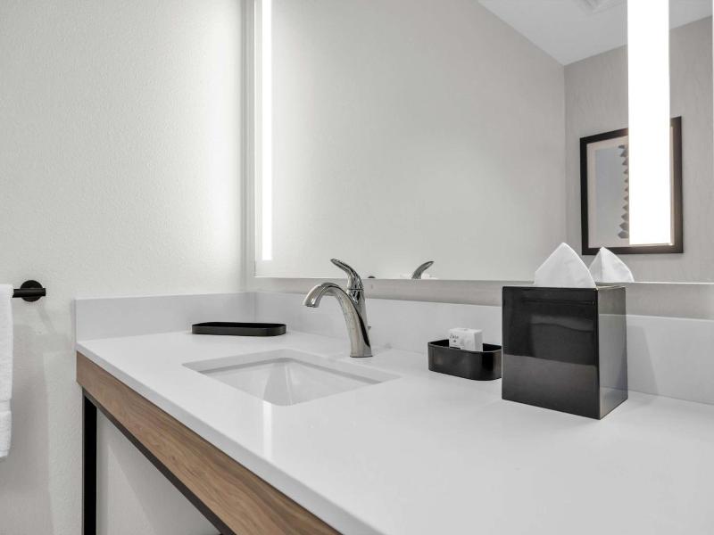 La Quinta Inn & Suites By Wyndham San Jose Silicon image