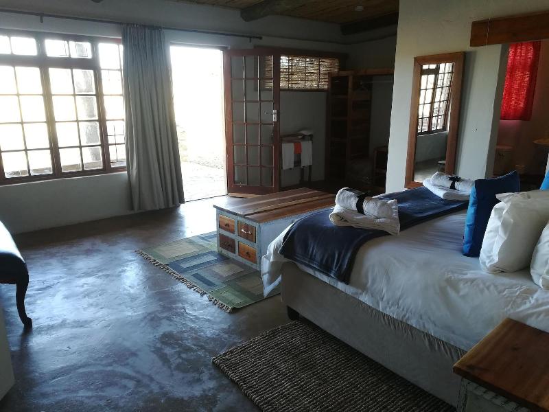 DOUBLE KING SIZE BED