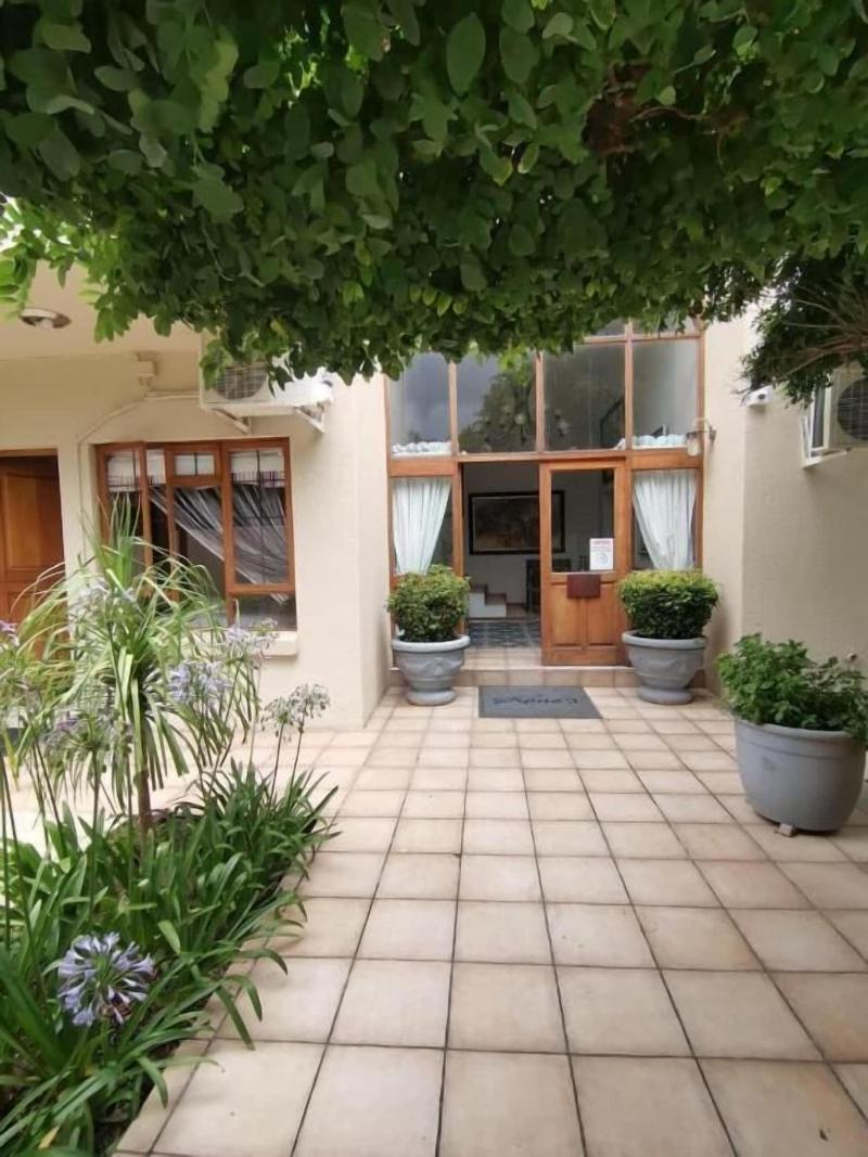 Rene S Guest House