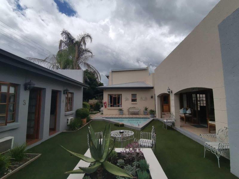 Rene S Guest House