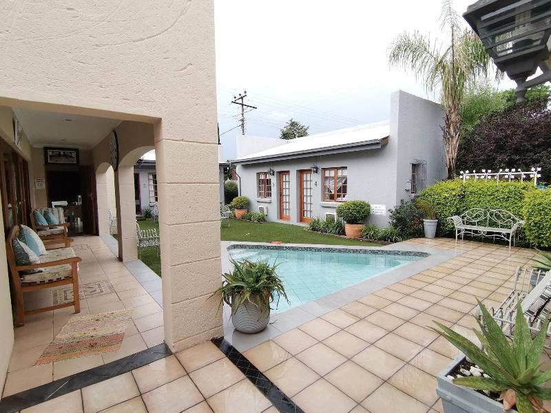 Rene S Guest House