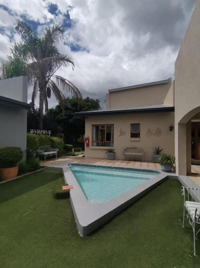 Rene S Guest House