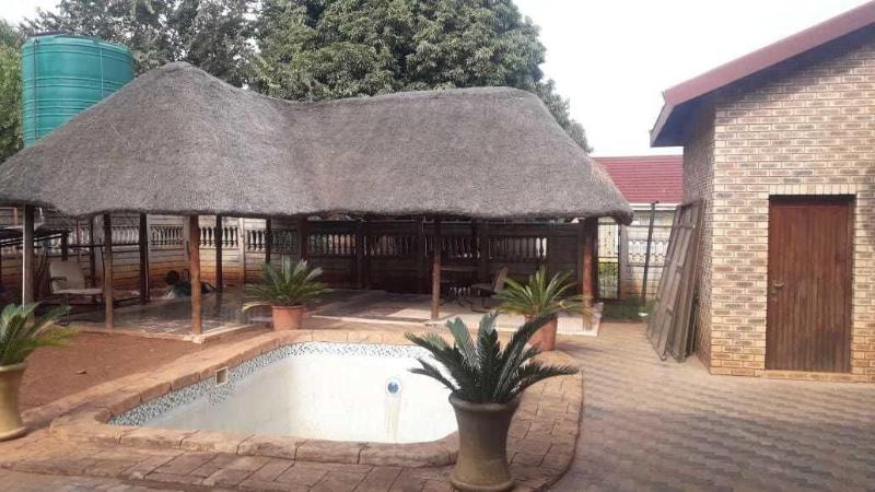 Vakhusi Bed And Breakfast image