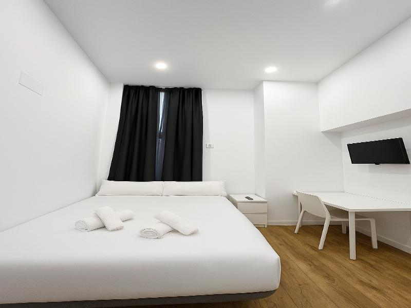 Hostal Bernabeu image