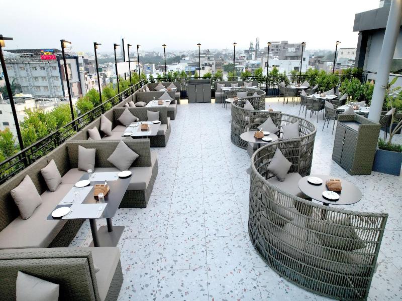 Zip By Spree Hotels Nanded image