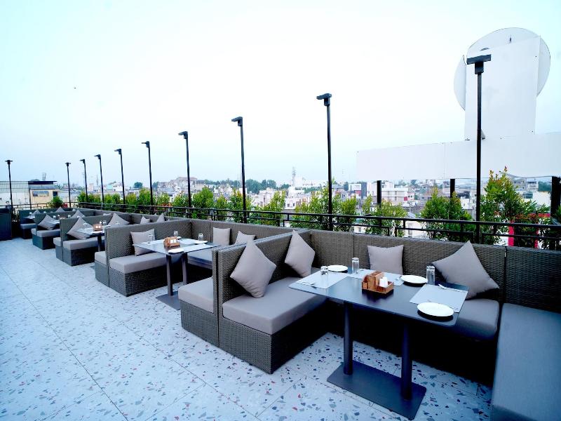Zip By Spree Hotels Nanded image