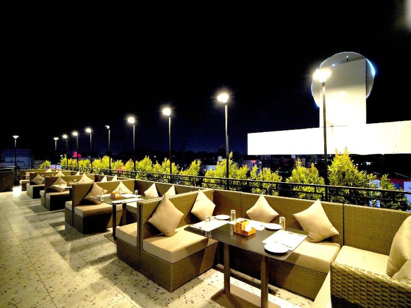 Zip By Spree Hotels Nanded image