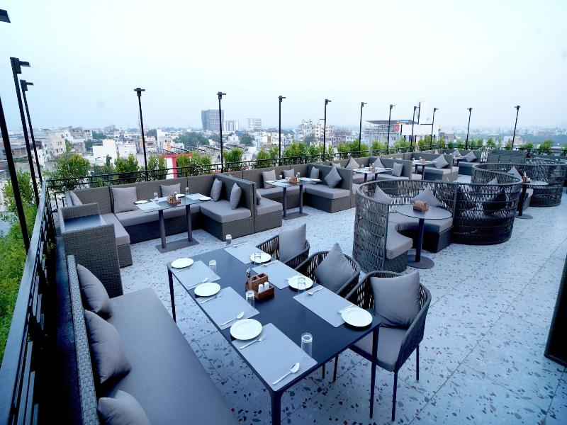 Zip By Spree Hotels Nanded image