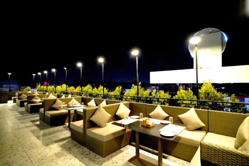 Zip By Spree Hotels Nanded image