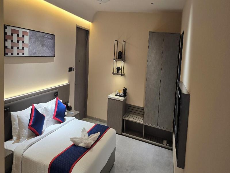Zip By Spree Hotels Nanded image