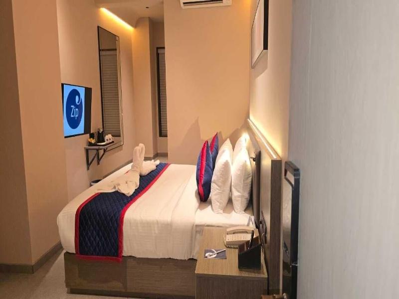 Zip By Spree Hotels Nanded image