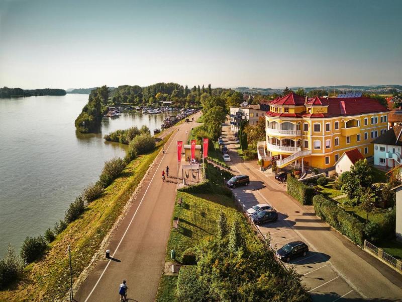 Donauhotel Lettnerhof image