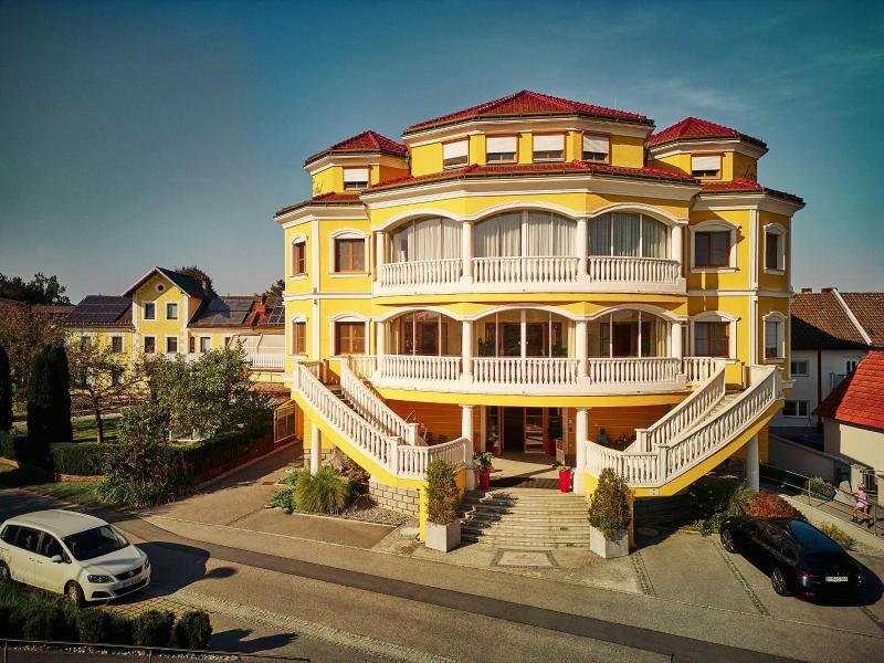 Donauhotel Lettnerhof image