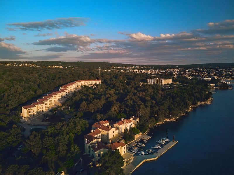 Malinska Green Apartments image