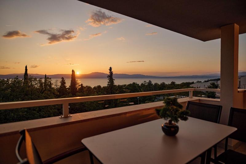 Malinska Green Apartments image